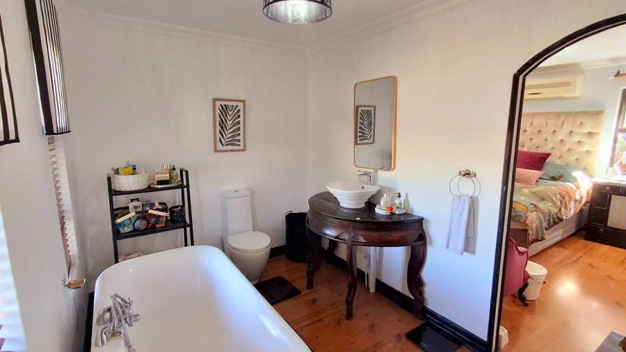 5 Bedroom Property for Sale in Roodia Free State